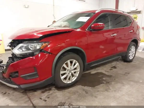 JN8AT2MV0HW282036 2017 NISSAN ROGUE - Image 2