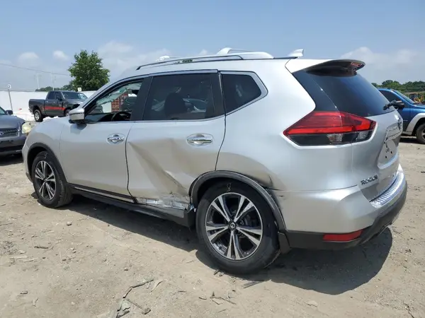 JN8AT2MV0HW284658 2017 NISSAN ROGUE - Image 2