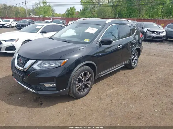 JN8AT2MV0JW301559 2018 NISSAN ROGUE - Image 2