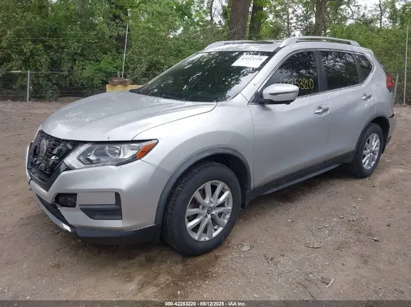JN8AT2MV0JW302467 2018 NISSAN ROGUE - Image 2