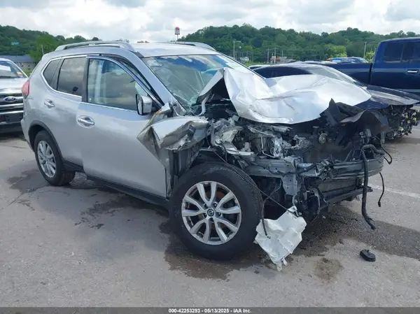 JN8AT2MV0JW303103 2018 NISSAN ROGUE - Image 1