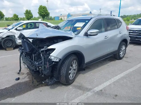 JN8AT2MV0JW303103 2018 NISSAN ROGUE - Image 2