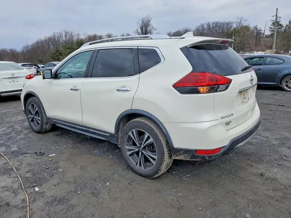 JN8AT2MV0JW303182 2018 NISSAN ROGUE - Image 2