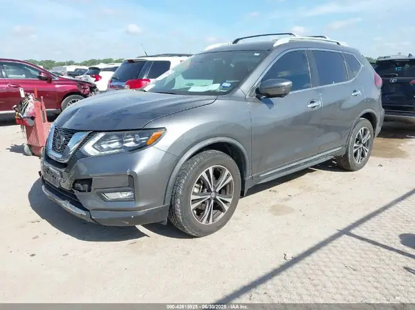 JN8AT2MV0JW303554 2018 NISSAN ROGUE - Image 2