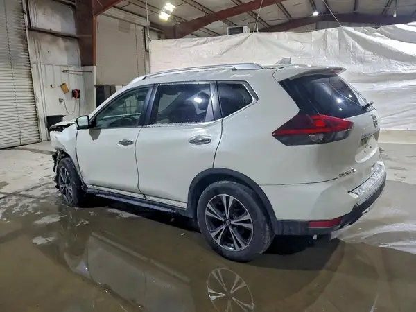 JN8AT2MV0JW305952 2018 NISSAN ROGUE - Image 2