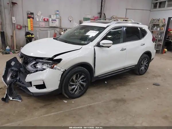 JN8AT2MV0JW306194 2018 NISSAN ROGUE - Image 2