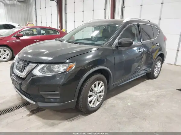 JN8AT2MV0JW306972 2018 NISSAN ROGUE - Image 2