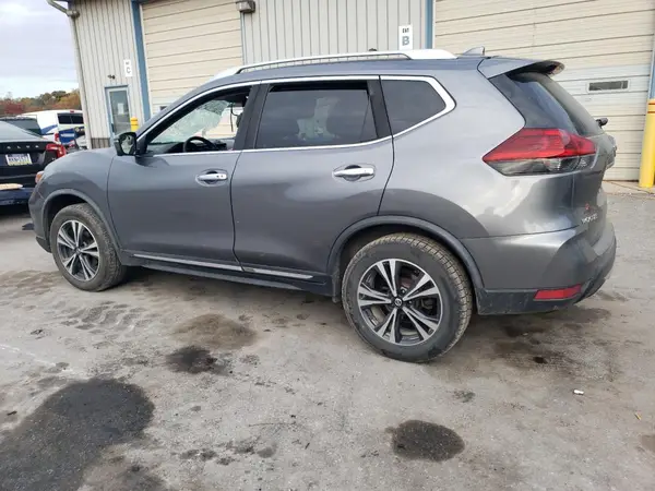 JN8AT2MV0JW309127 2018 NISSAN ROGUE - Image 2