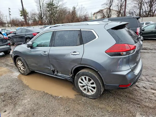 JN8AT2MV0JW314957 2018 NISSAN ROGUE - Image 2