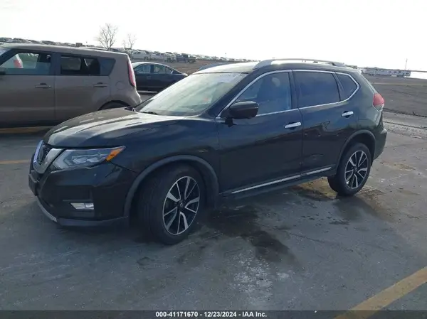 JN8AT2MV0JW315803 2018 NISSAN ROGUE - Image 2