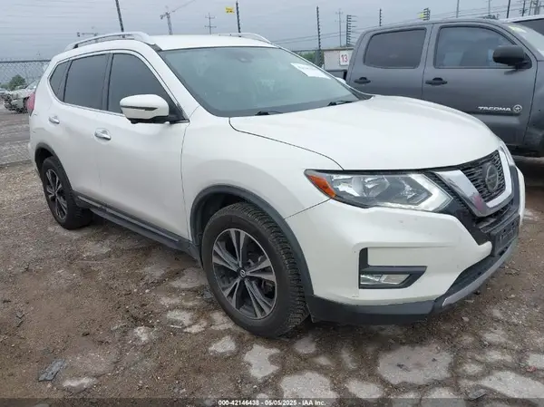 JN8AT2MV0JW315929 2018 NISSAN ROGUE - Image 1