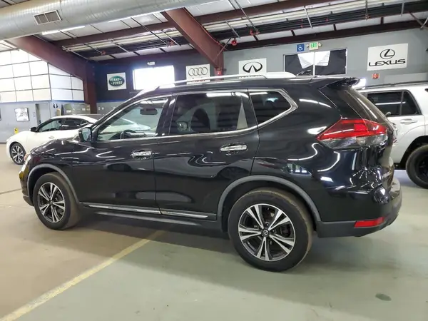 JN8AT2MV0JW318166 2018 NISSAN ROGUE - Image 2