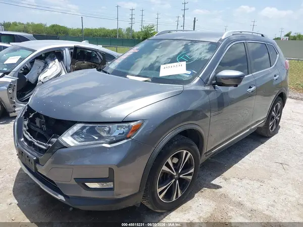 JN8AT2MV0JW318233 2018 NISSAN ROGUE - Image 2
