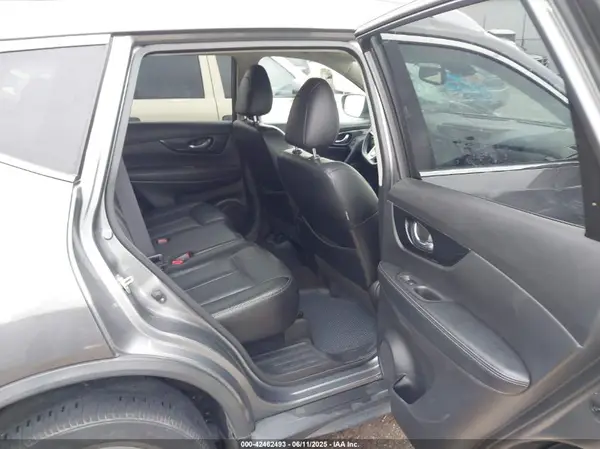 JN8AT2MV0JW318555 2018 NISSAN ROGUE - Image 8