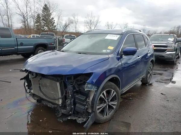 JN8AT2MV0JW320001 2018 NISSAN ROGUE - Image 2