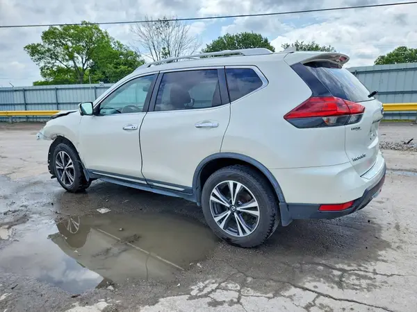 JN8AT2MV0JW320841 2018 NISSAN ROGUE - Image 2