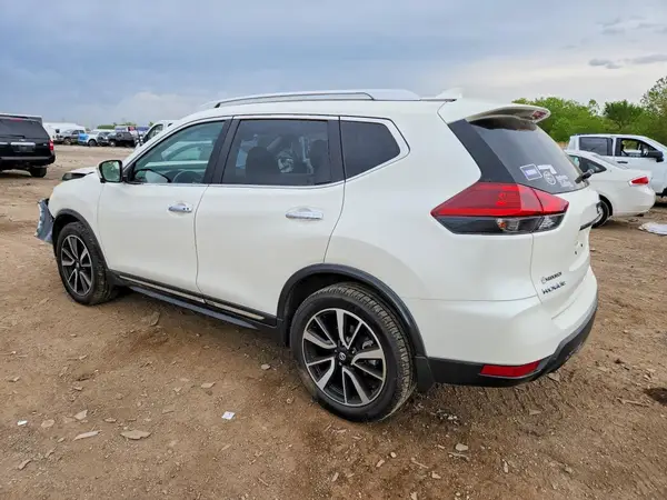 JN8AT2MV0JW324677 2018 NISSAN ROGUE - Image 2