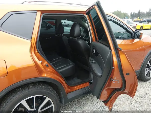JN8AT2MV0JW324887 2018 NISSAN ROGUE - Image 8