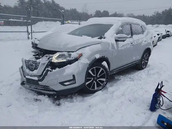 JN8AT2MV0JW328728 2018 NISSAN ROGUE - Image 2