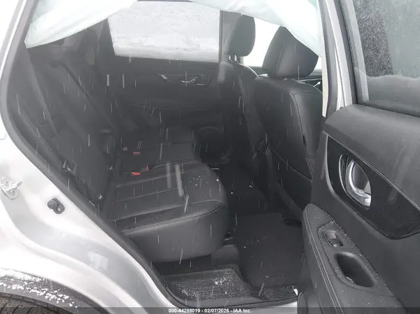 JN8AT2MV0JW328728 2018 NISSAN ROGUE - Image 8
