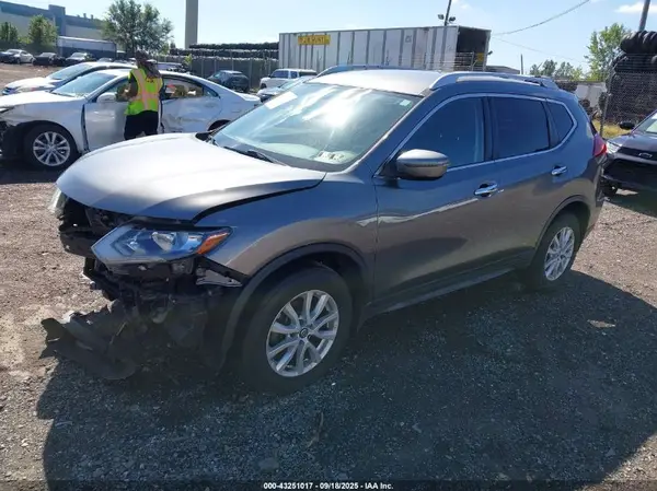 JN8AT2MV0JW329670 2018 NISSAN ROGUE - Image 2