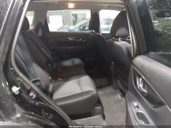 JN8AT2MV0JW343374 2018 NISSAN ROGUE - Image 8