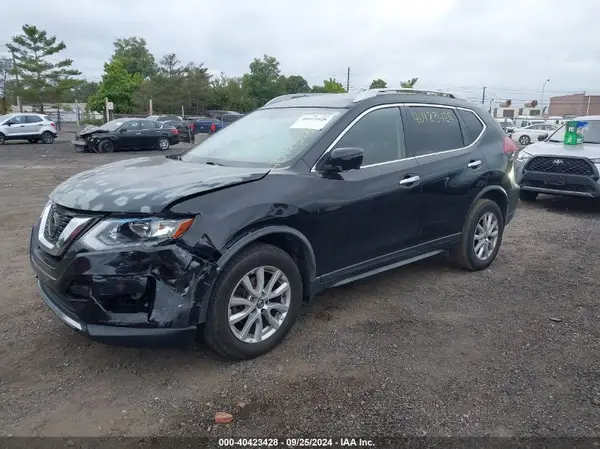 JN8AT2MV0JW350387 2018 NISSAN ROGUE - Image 2