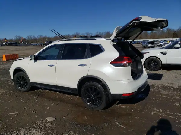 JN8AT2MV0JW350678 2018 NISSAN ROGUE - Image 2