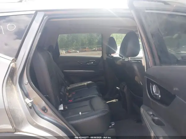 JN8AT2MV0JW351443 2018 NISSAN ROGUE - Image 8