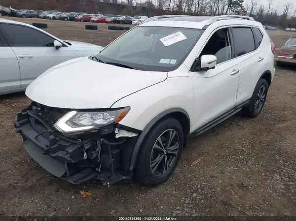JN8AT2MV0JW352981 2018 NISSAN ROGUE - Image 2