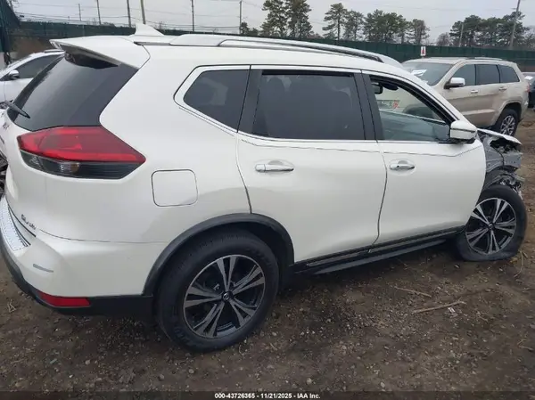 JN8AT2MV0JW352981 2018 NISSAN ROGUE - Image 8