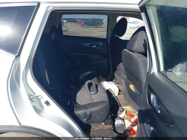 JN8AT2MV0JW353855 2018 NISSAN ROGUE - Image 8