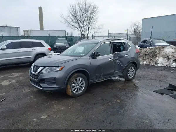 JN8AT2MV0KW372228 2019 NISSAN ROGUE - Image 2