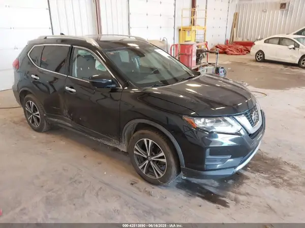 JN8AT2MV0KW379339 2019 NISSAN ROGUE - Image 1