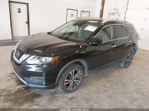JN8AT2MV0KW379339 2019 NISSAN ROGUE - Image 2