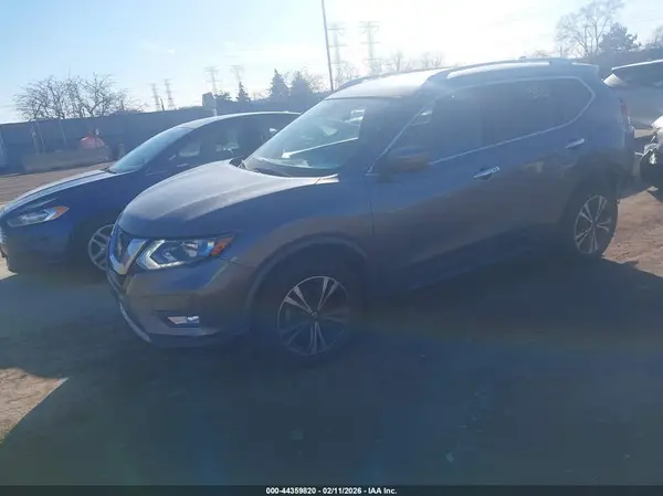 JN8AT2MV0KW381608 2019 NISSAN ROGUE - Image 2