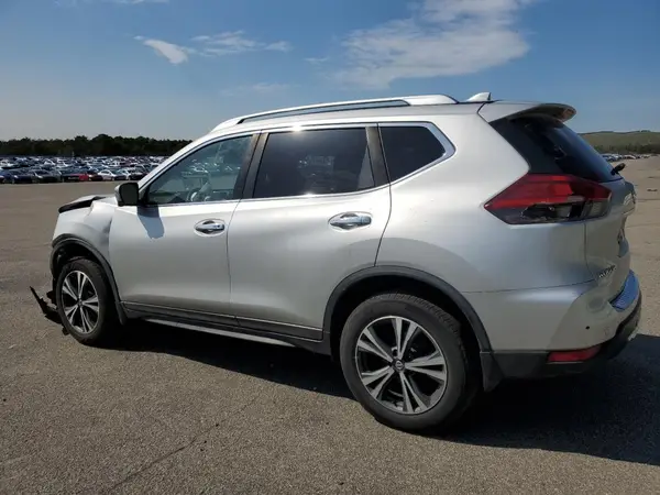 JN8AT2MV0KW381799 2019 NISSAN ROGUE - Image 2
