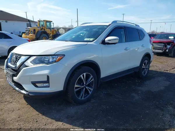 JN8AT2MV0KW385674 2019 NISSAN ROGUE - Image 2