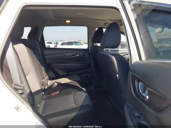 JN8AT2MV0KW385674 2019 NISSAN ROGUE - Image 8