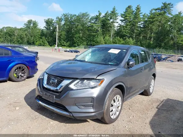 JN8AT2MV0KW385738 2019 NISSAN ROGUE - Image 2