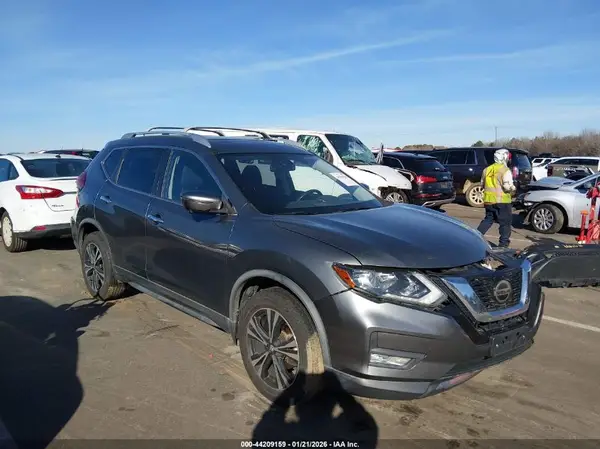 JN8AT2MV0KW387649 2019 NISSAN ROGUE - Image 1