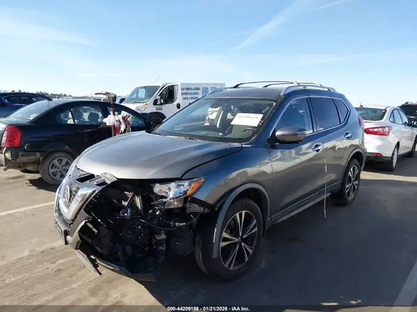 JN8AT2MV0KW387649 2019 NISSAN ROGUE - Image 2