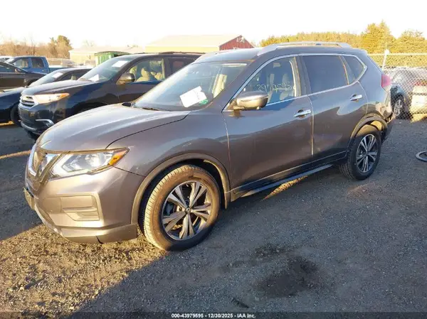 JN8AT2MV0KW388123 2019 NISSAN ROGUE - Image 2