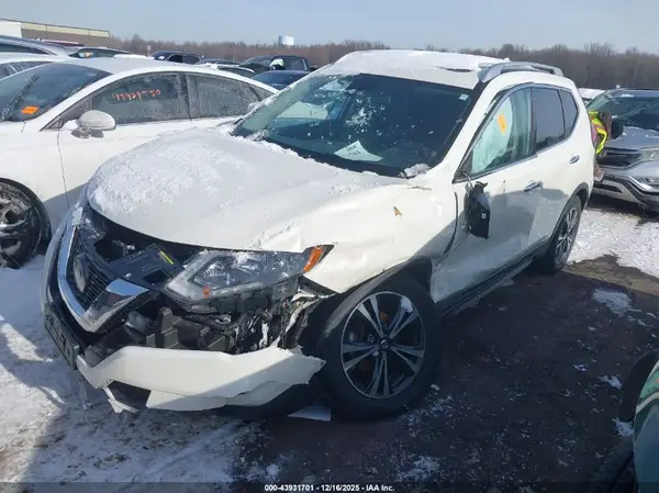 JN8AT2MV0KW388607 2019 NISSAN ROGUE - Image 2