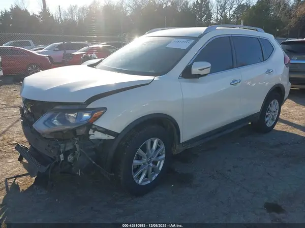 JN8AT2MV0KW389823 2019 NISSAN ROGUE - Image 2