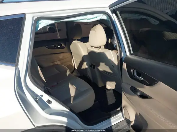 JN8AT2MV0KW389823 2019 NISSAN ROGUE - Image 8