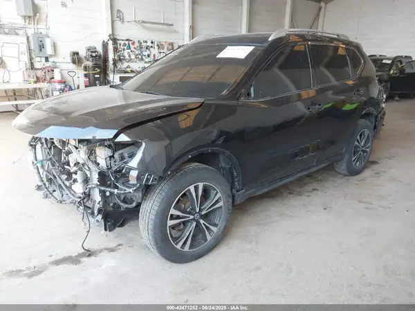 JN8AT2MV0KW399574 2019 NISSAN ROGUE - Image 2