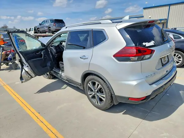 JN8AT2MV0LW138866 2020 NISSAN ROGUE - Image 2