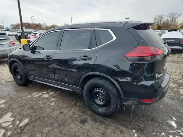 JN8AT2MV1HW008005 2017 NISSAN ROGUE - Image 2