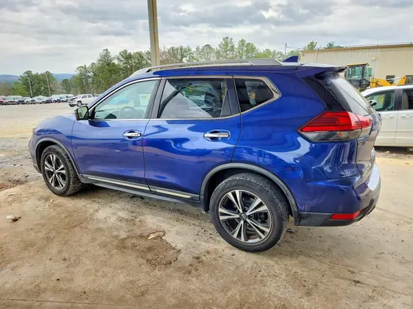 JN8AT2MV1HW008411 2017 NISSAN ROGUE - Image 2